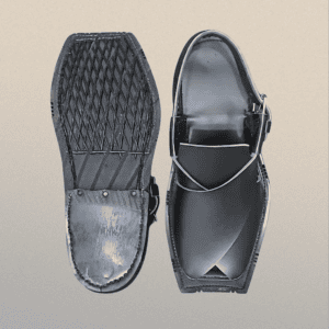 Black Karachi Gezri Chappal in leather bag, simple slip-on front view